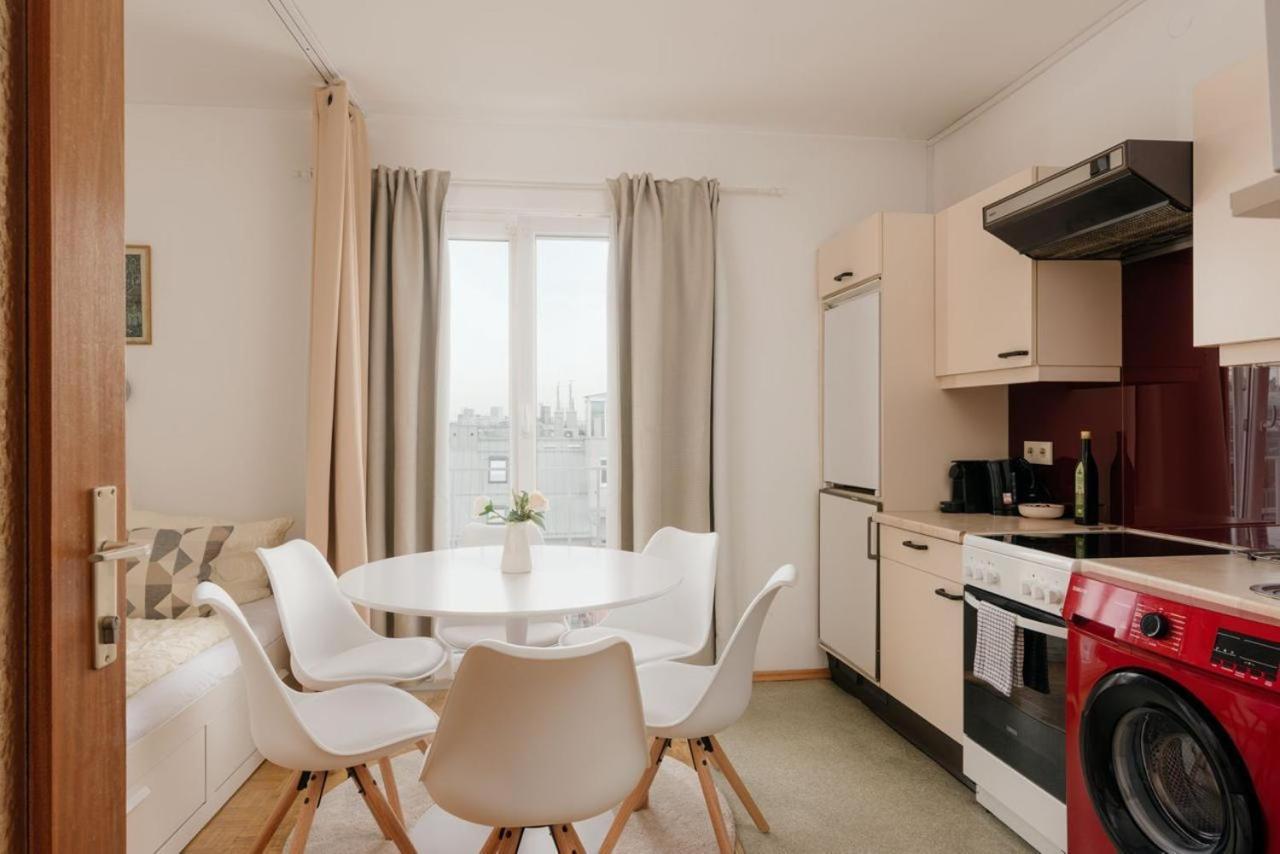 Apartment Zentral Direkt An U-Bahn Station Vienna Luaran gambar