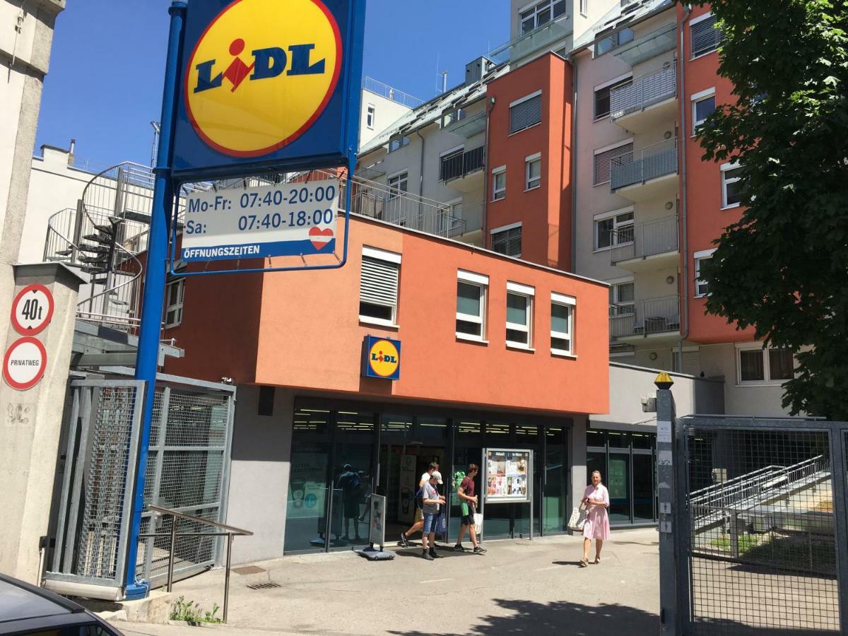 Apartment Zentral Direkt An U-Bahn Station Vienna Luaran gambar